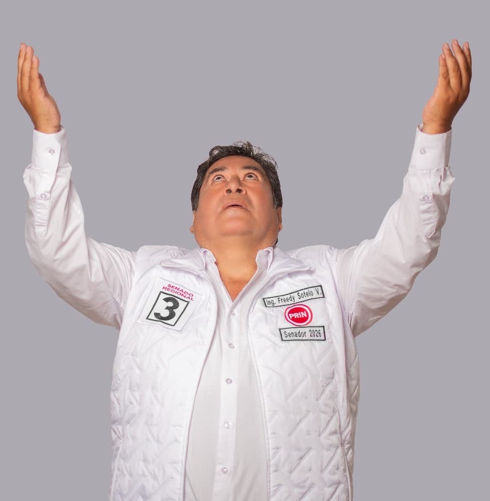 Freedy Sotelo en marcha ciudadana con bandera PRIN